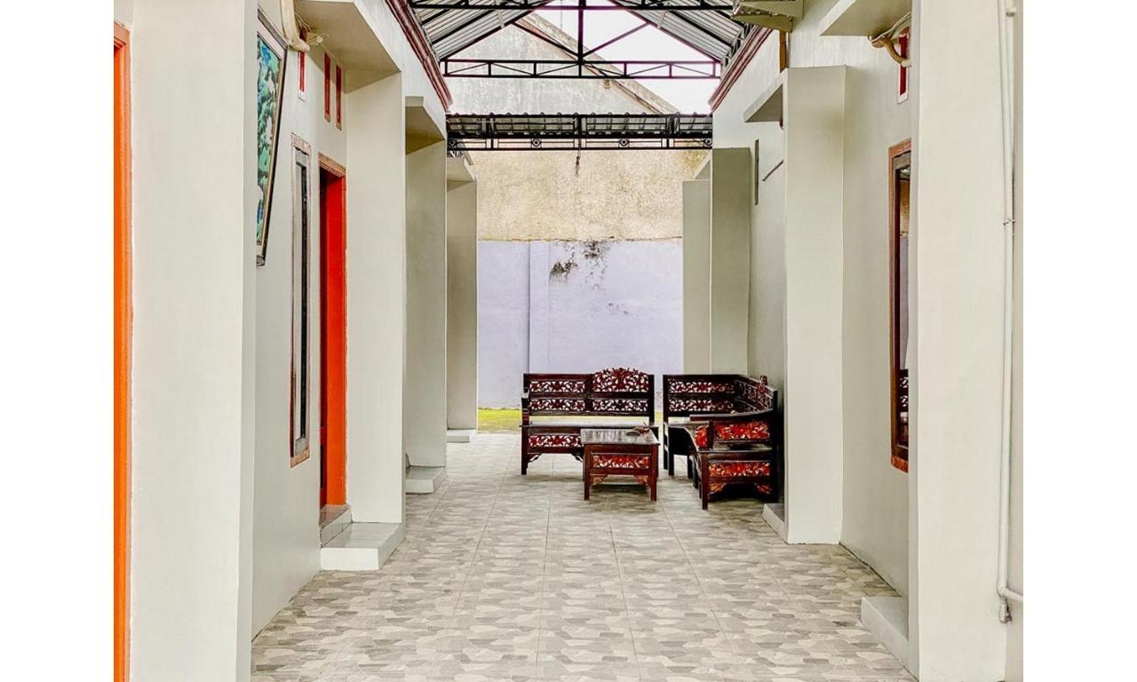 Rogojampi Griya Asri Syariah Mitra Reddoorz酒店 外观 照片