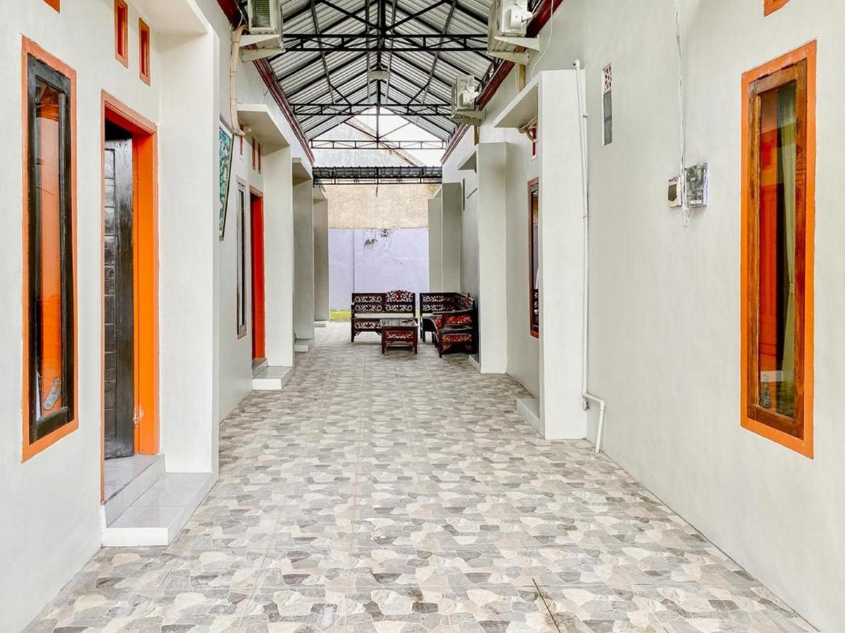 Rogojampi Griya Asri Syariah Mitra Reddoorz酒店 外观 照片
