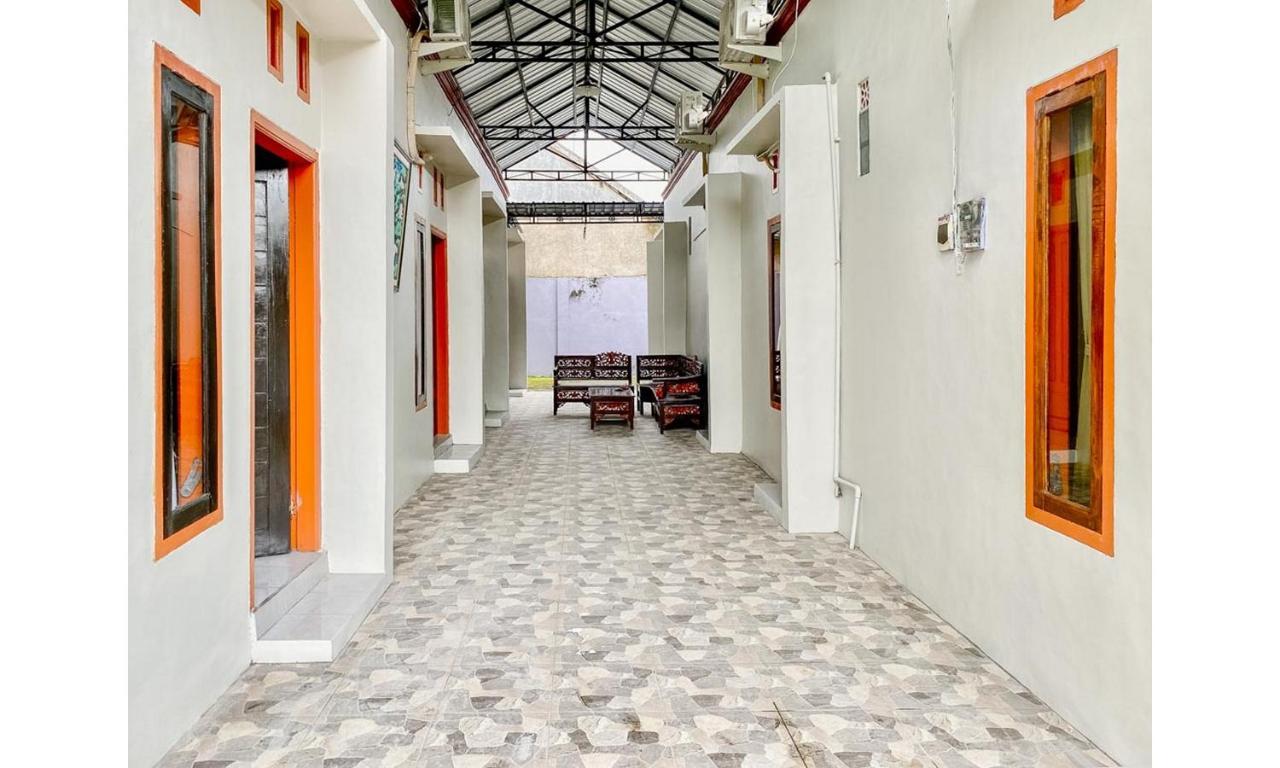 Rogojampi Griya Asri Syariah Mitra Reddoorz酒店 外观 照片